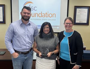 Patricia Sassin (center)